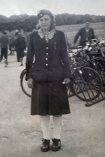 Eleonore Domagala zwischen 1942 und 1945 in ihrer Dienstuniform