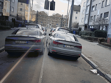 Fahrwegversperrung durch Falschparker in der Rottstraße