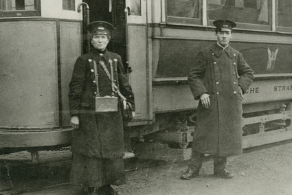 Dienstkleidung bei den Verkehrsbetrieb um ca. 1915