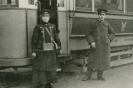 Dienstkleidung bei den Verkehrsbetrieb um ca. 1915