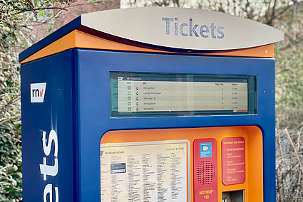 rnv Ticketautomat mit Echtzeitanzeige des Fahrplans