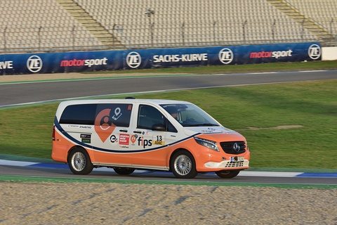 Der fips der rnv, ein Mercedes eVito, bei der ADAC 18h-e-competition auf dem Hockenheimring.