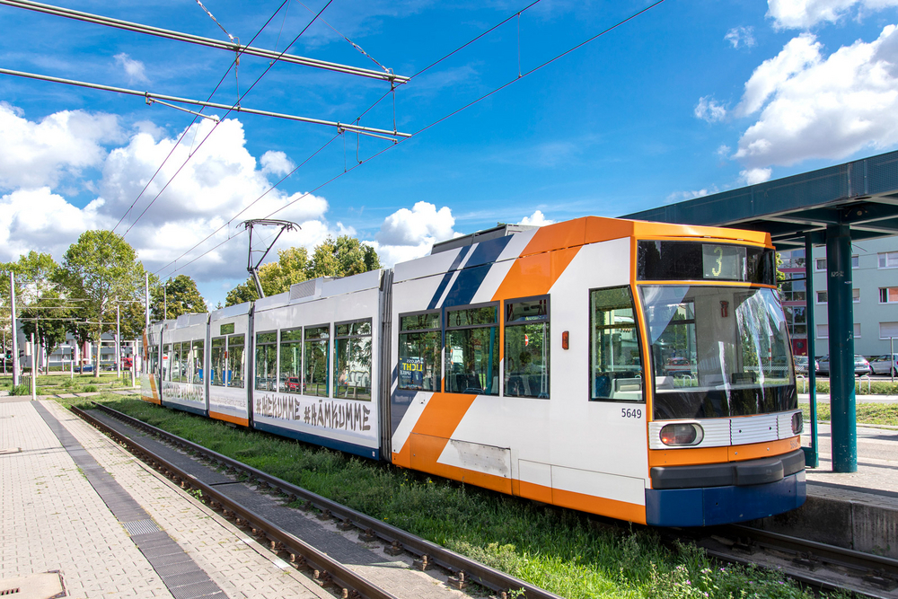 Bahn mit hiekumme hämkumme Beklebung