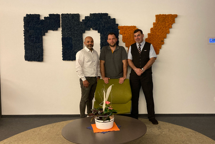 Abteilungsleiter Service und Sicherheit Rafe Tahir, Podcastmoderator Jens Schneider und Bus- und Straßenbahnfahrer, sowie ehemaliger Fahrausweisprüfer Mustafa Badawi