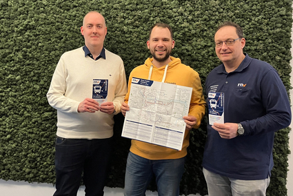 Alexander Graf, Leiter der Abteilung Kundeninformation, Podcast-Moderator Jens Schneider und Edward Schneider, Angebotsplaner