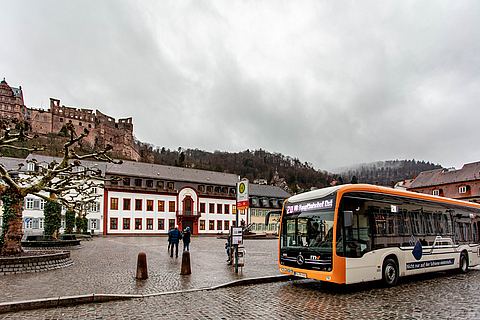 e-Citaro vor dem Heidelberger Schloss