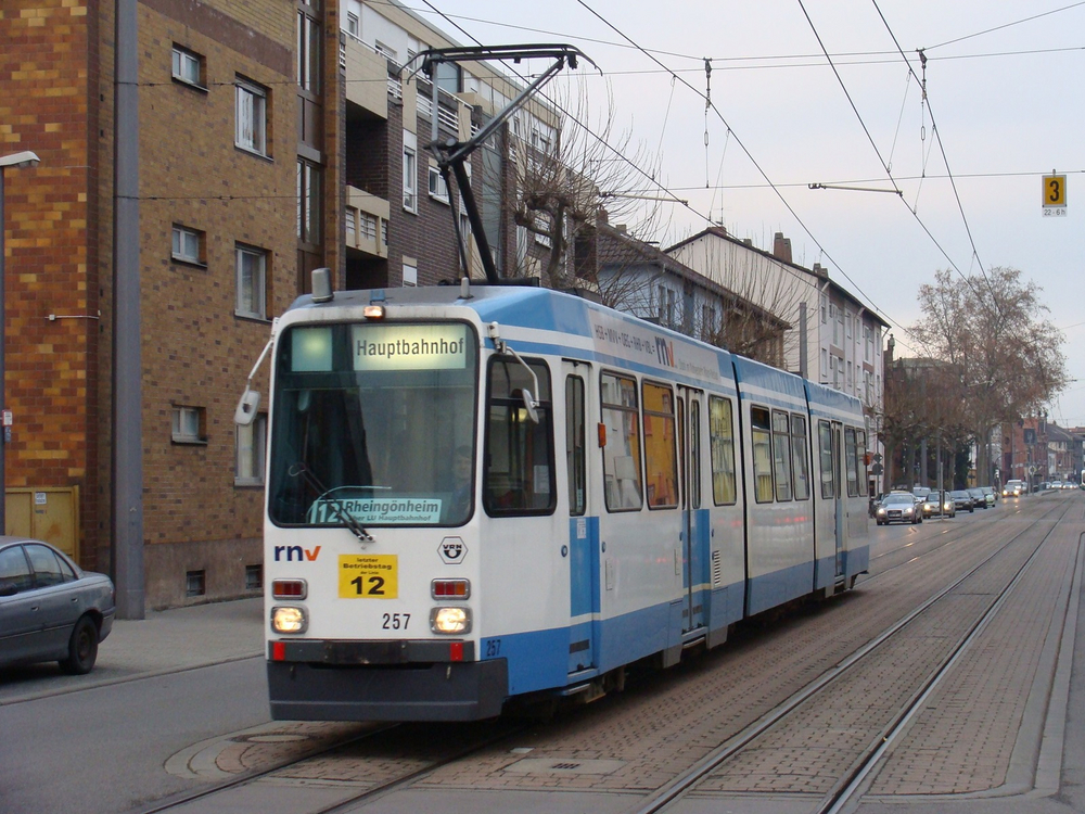 Ein M8C im Fahrgasteinsatz in Ludwigshafen.