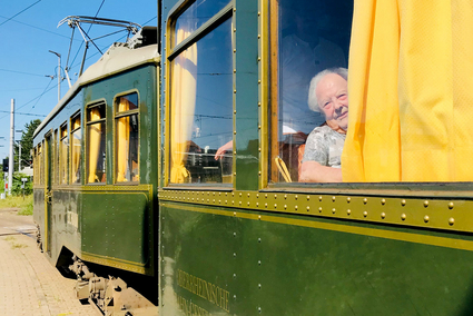 Eleonore Domagala im Salonwagen der rnv