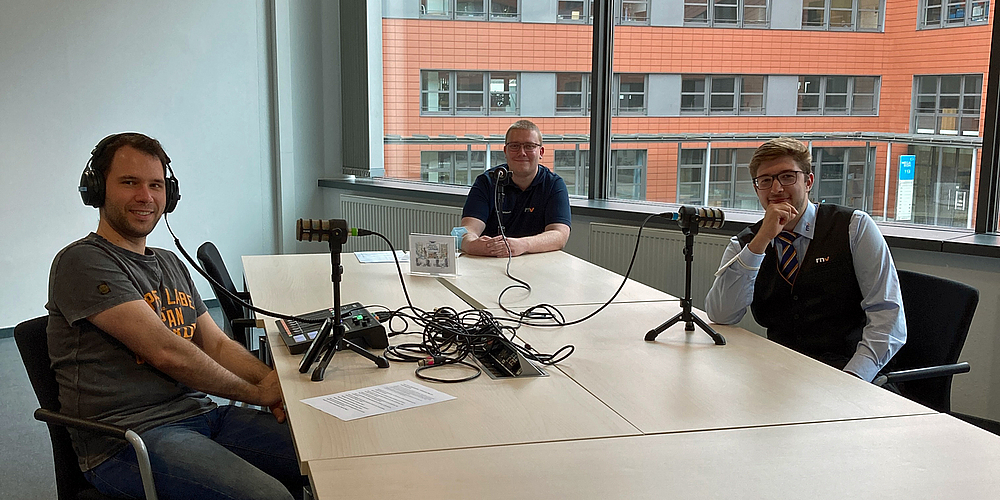 Folge 5 der dritten Staffel des rnv-Podcasts verkehr(t) verhör(t) mit Jens Schneider, Viktor Kalbfleisch und Florian Krämer