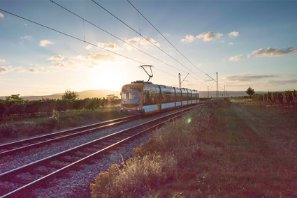 rnv-Bahn mit Sonnenuntergang in der Pfalz