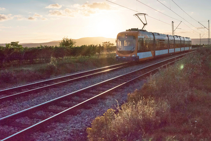 rnv-Bahn mit Sonnenuntergang in der Pfalz