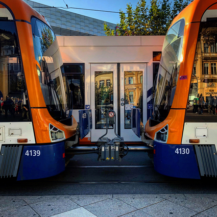 rnv-Straßenbahnen als Doppeltraktion