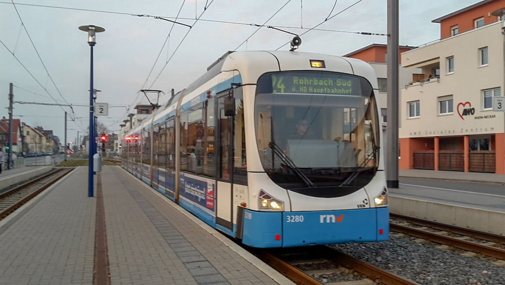 Rhein-Neckar Vario-Bahn im blauen HSB-Design