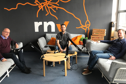 Folge 4 der sechsten Staffel des rnv-Podcasts verkehr(t) verhör(t) mit Felix Dmochowski, Jens Schneider und Sebastian Menges