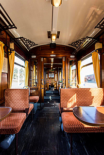 Innenansicht des rnv-Salonwagens, Blick auf die Sitzplätze