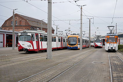 Verschiedene Bahntypen auf dem rnv-Betriebshof in Käfertal