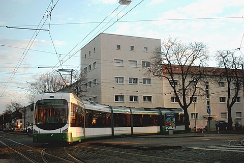 Linie 10 in der Hohenzollernstrasse im Jahr 2005