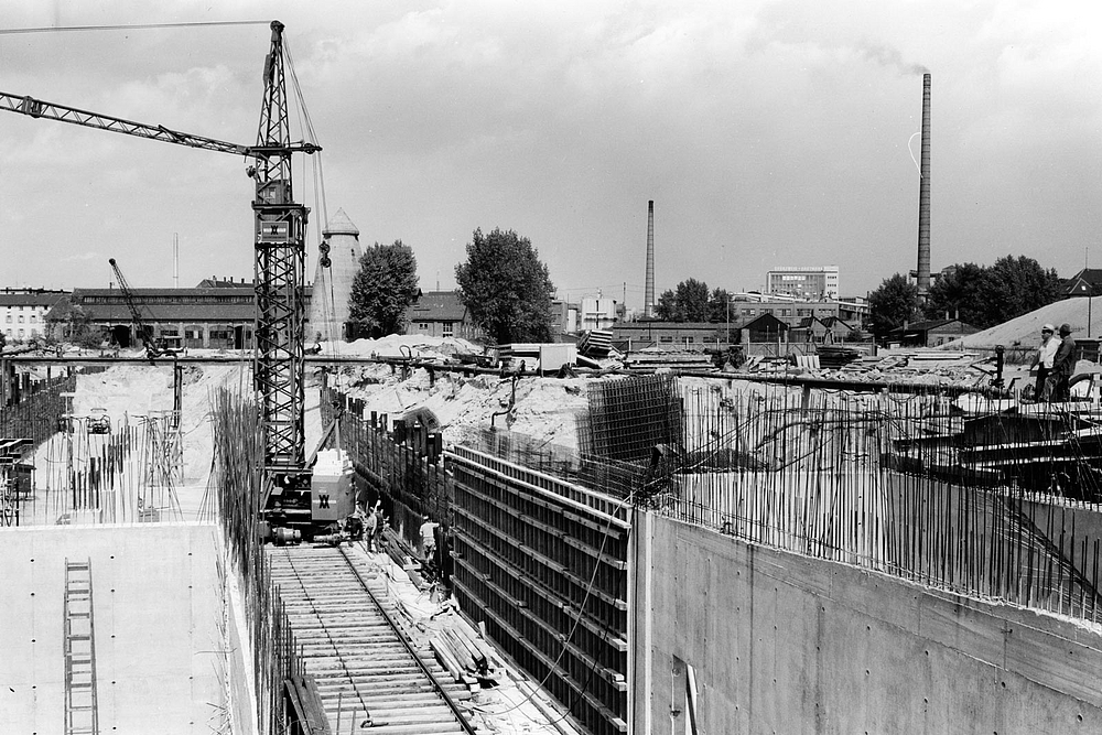 Bauarbeiten an der Straßenbahnhaltestelle Ludwigshafen Hauptbahnhof 1966