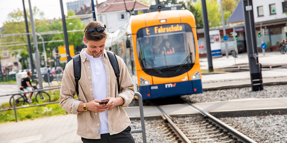Aktuelle Fahrtzeiten jederzeit und überall mit der Start.Info-App Aktuelle Fahrtzeiten jederzeit und überall mit der Start.Info-App